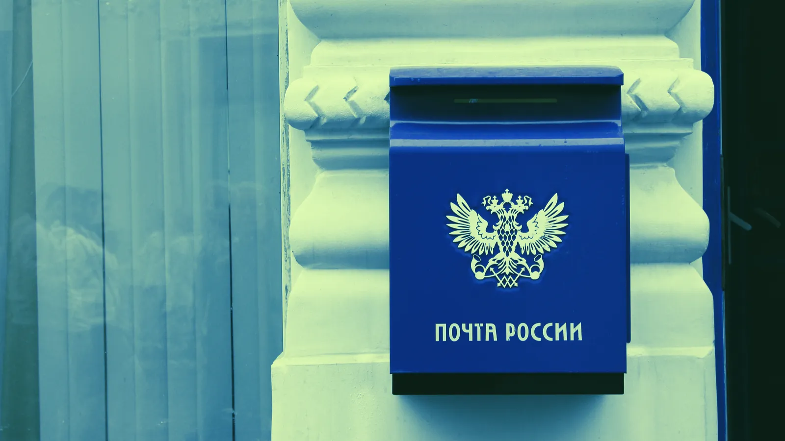 Russian police arrested the head of a post office for mining crypto and causing $427 worth of damages. Image: Shutterstock
