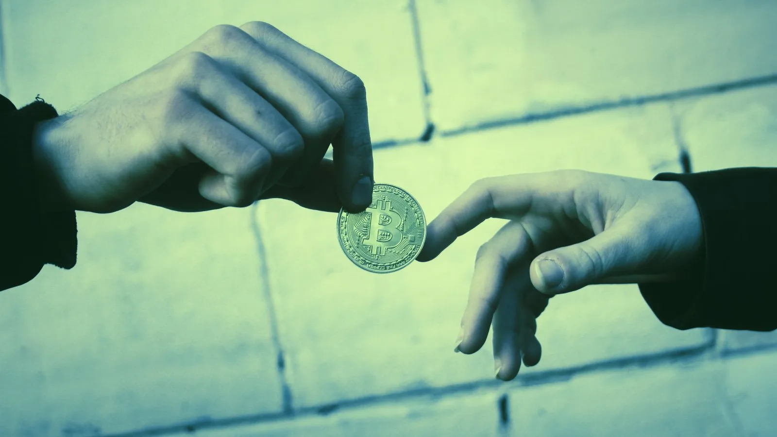El coste medio de una sola transacción de Bitcoin se ha desplomado desde los altos niveles que siguieron al halving de Bitcoin. Imagen: Shutterstock