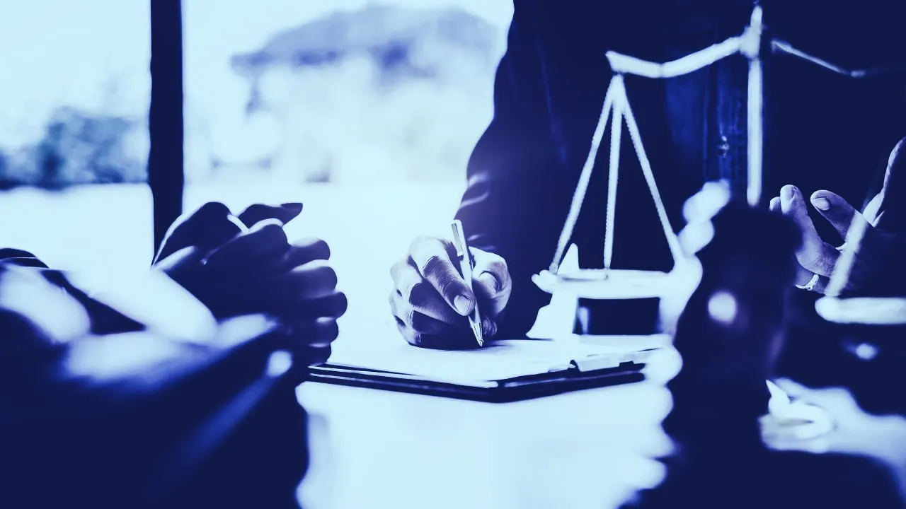 Crypto law is still a maze. Image: Shutterstock