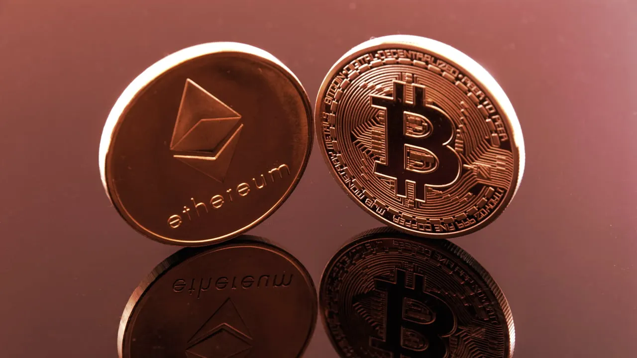 Bitcoin y Ethereum. Imagen: Shutterstock