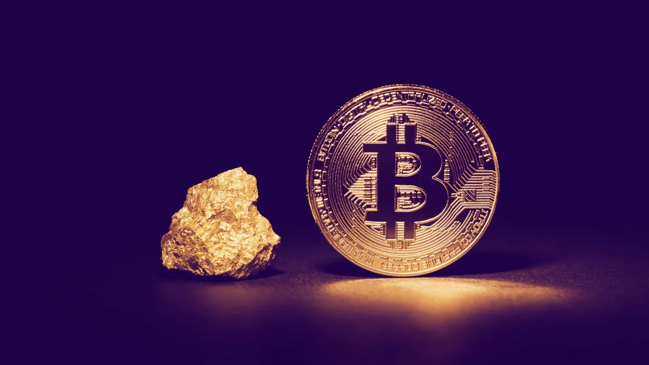 Bitcoin or gold? Image: Shutterstock