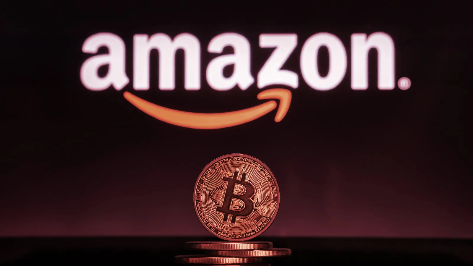 Actualmente, Amazon no acepta pagos en criptomonedas como el Bitcoin. Imagen: Shutterstock