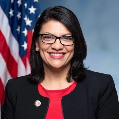 retrato de la congresista Rashida Tlaib, quien quiere regular las stablecoins