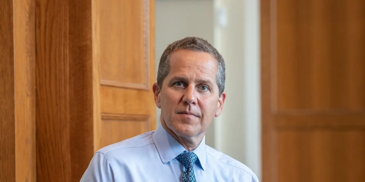 Michael Barr, podría ser nombrado por Biden como Contralor de la Moneda