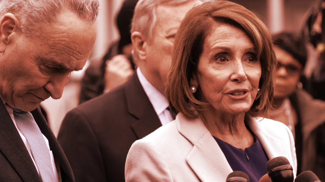 La presidenta de la Cámara de Representantes Nancy Pelosi y el líder de la minoría del Senado Charles Schumer. Imagen: Shutterstock