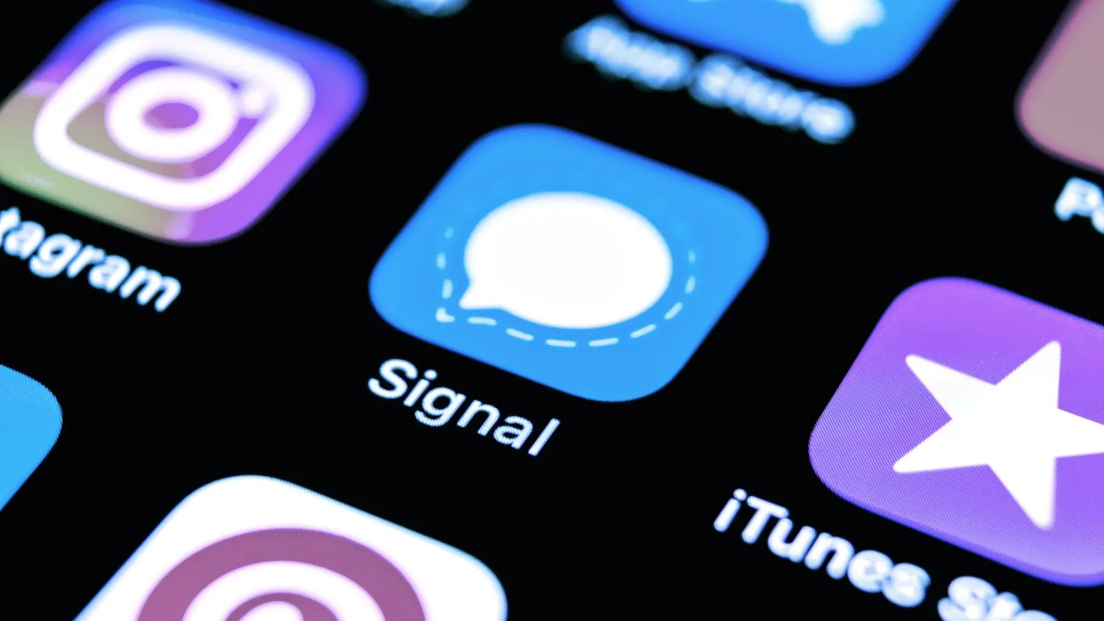 Signal es una aplicación de mensajería que da prioridad a la privacidad. Imagen: Shutterstock