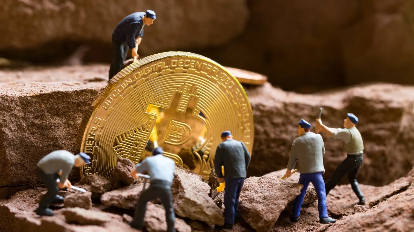 Mineros de Bitcoin. Imagen: Shutterstock