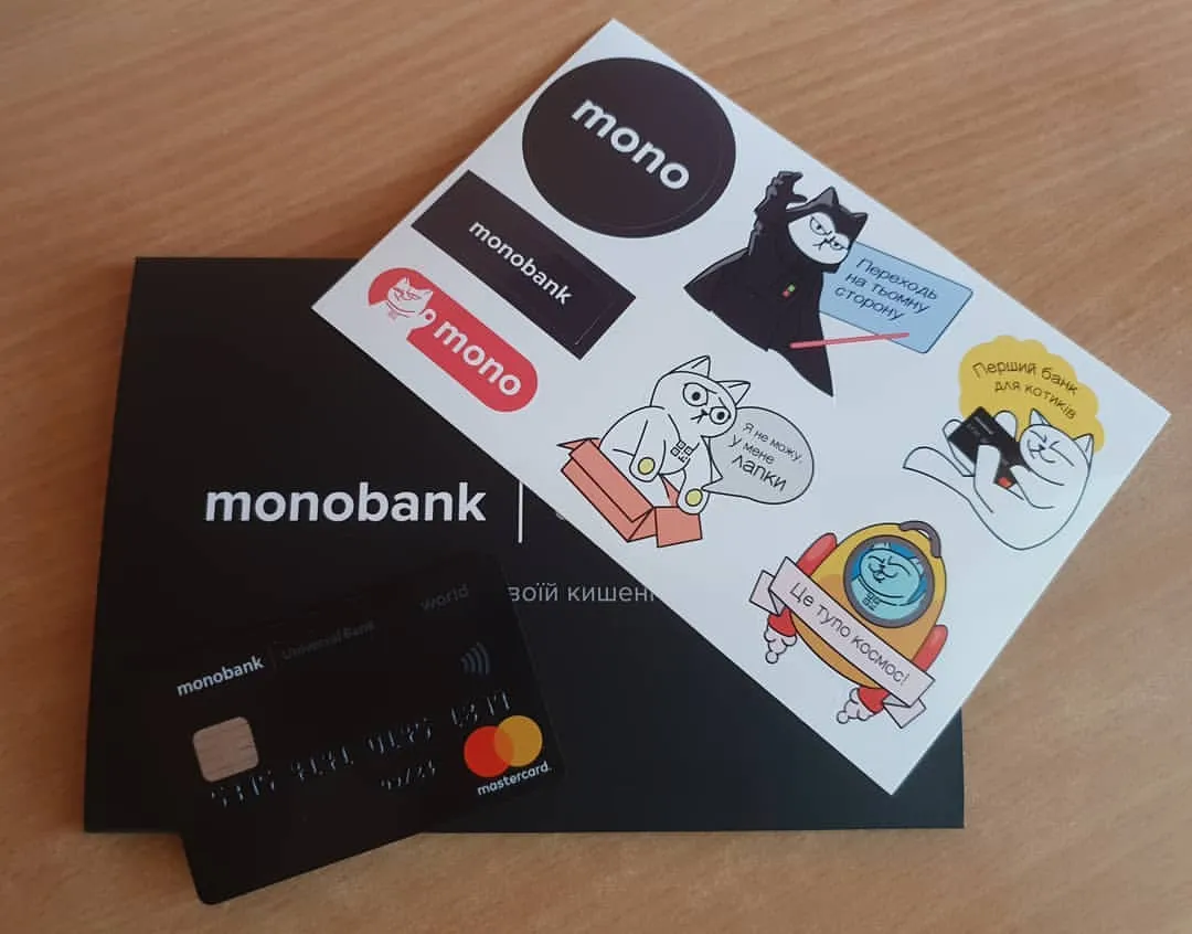 Paquete de Bienvenido con tarjeta de monobank, un banco de Ucrania