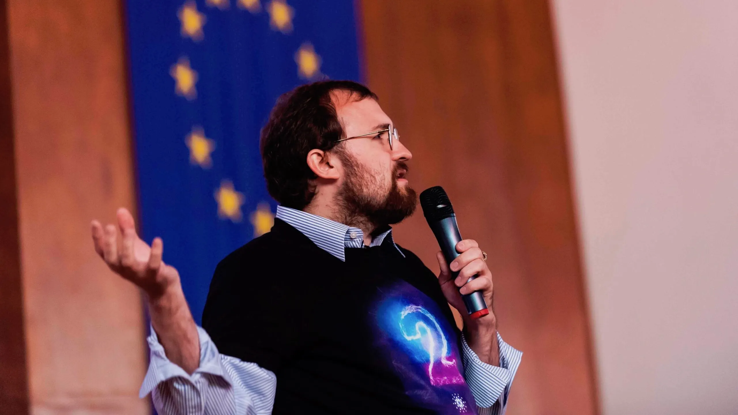 Charles Hoskinson, speaking at the Cardano Summit in Bulgaria in 2019. Image: Decrypt.