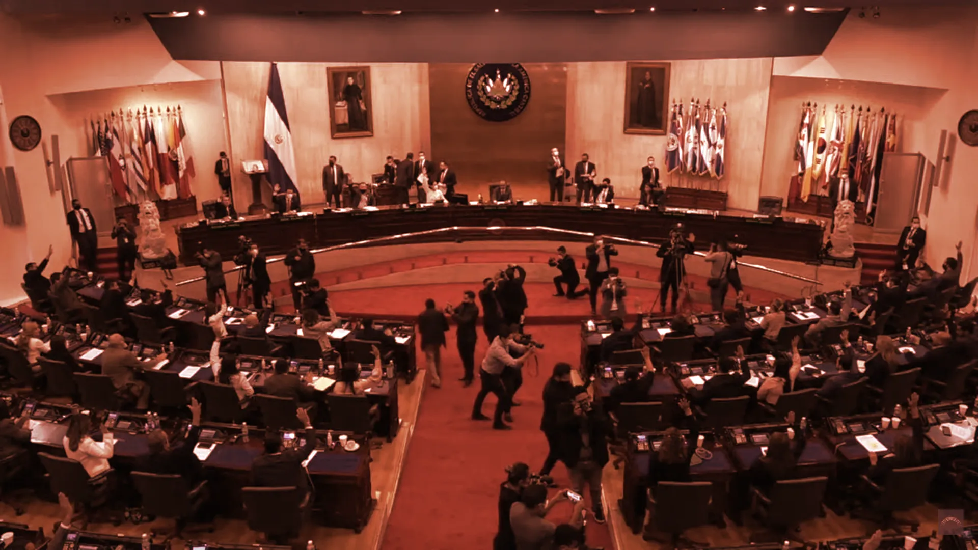 Momento en el que se aprueba la Ley Bitcoin-. Imagen: Asamblea Legislativa de El Salvador