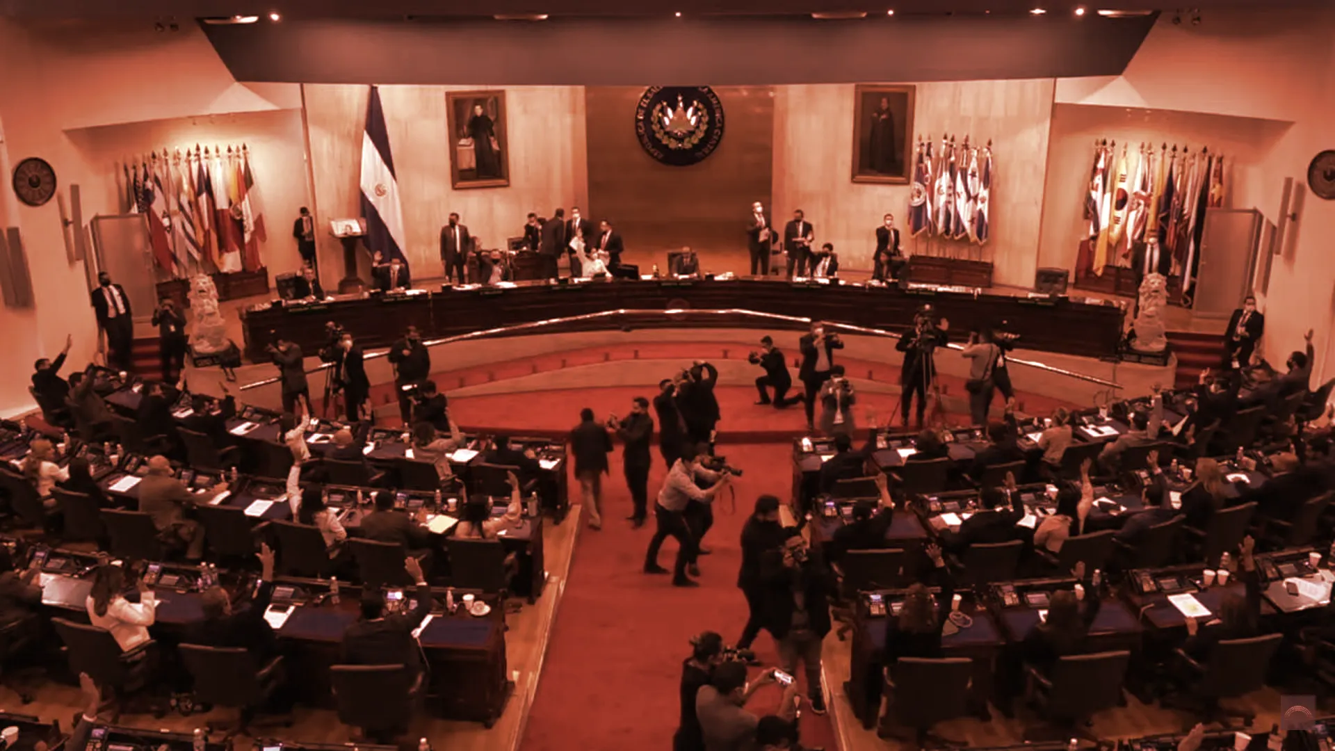 Momento en el que se aprueba la Ley Bitcoin-. Imagen: Asamblea Legislativa de El Salvador