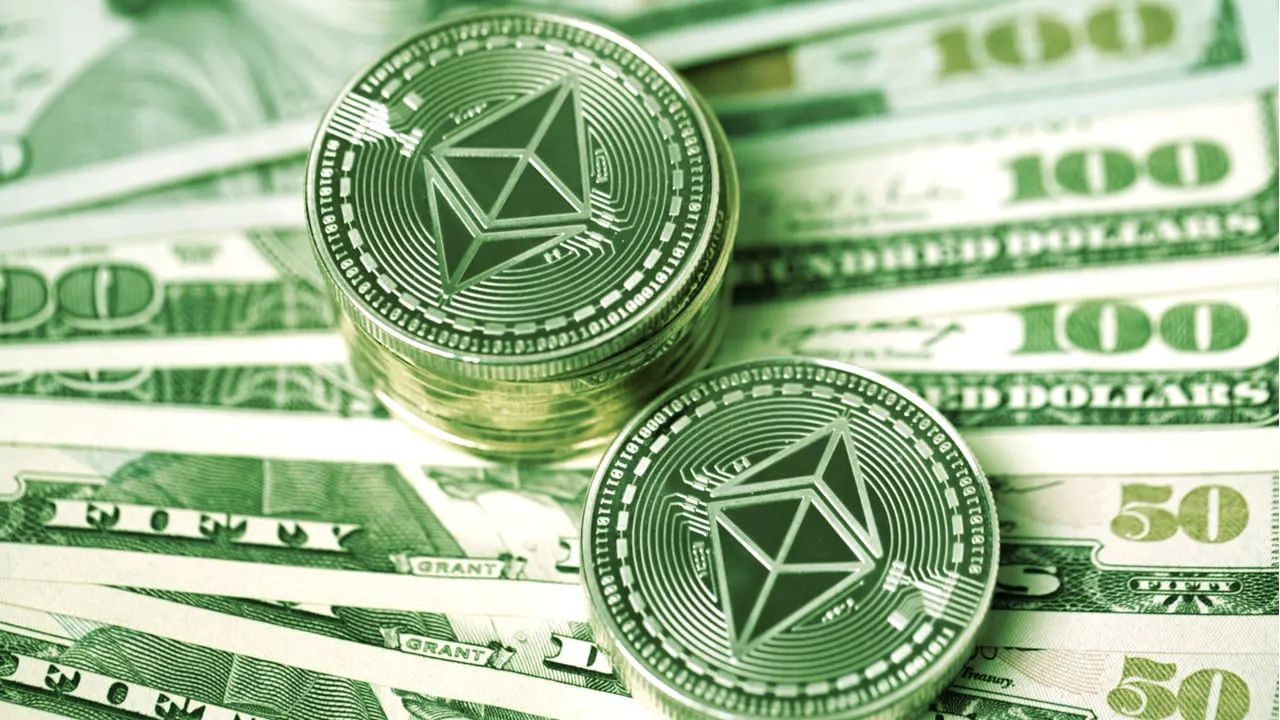 ETH por dinero. Imagen: Shutterstock