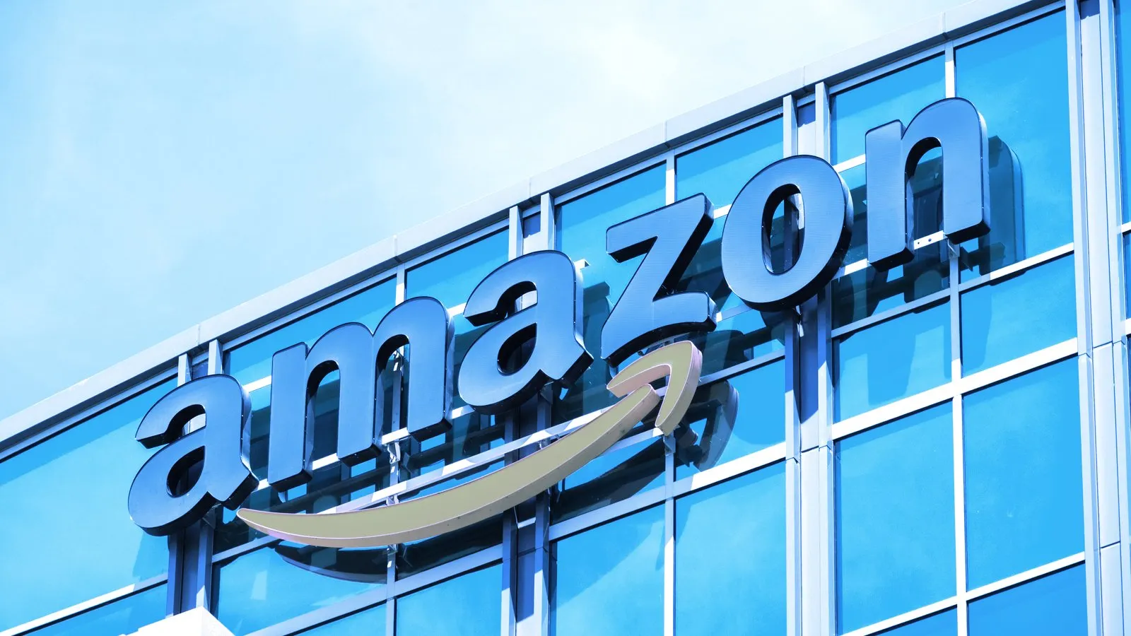 Amazon ha realizado varios movimientos dentro del sector de las criptomonedas y el blockchain. Imagen: Shutterstock