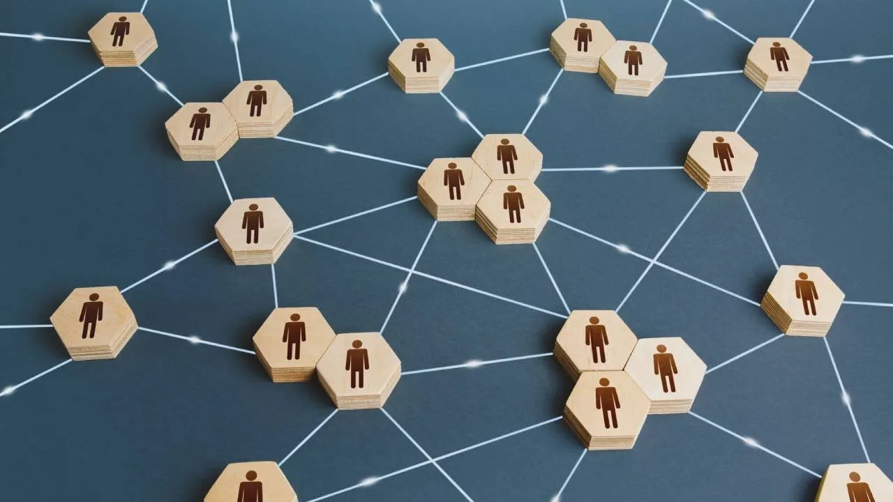 Just how "decentralized" are decentralized networks?. Image: Shutterstock