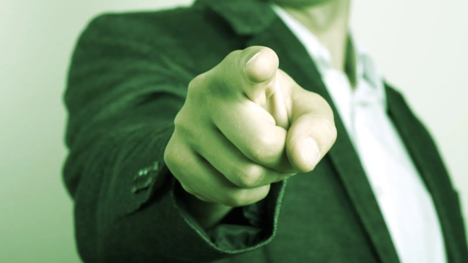 Apuntando con el dedo. Imagen: Shutterstock