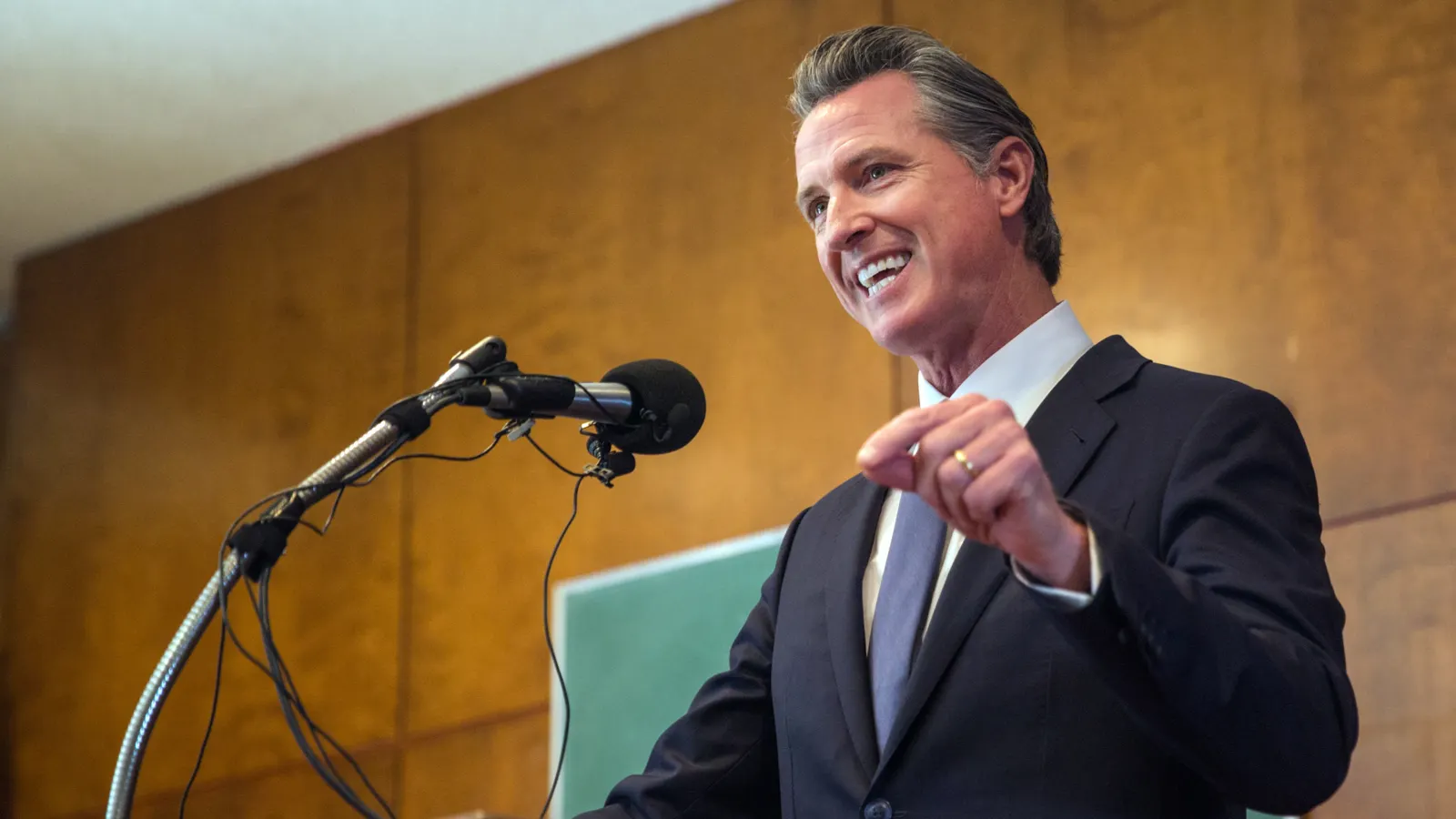 San Francisco, USA. Sept. 14, 2021. California Gov. Gavin Newsom, speaks at a labor union event in SF on Election Day, September 14, 2021, for the 2021 California gubernatorial recall election.