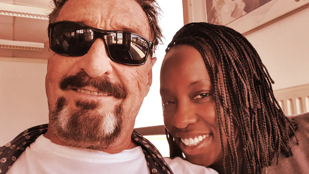 John McAfee y su esposa Janice. Imagen: Twitter