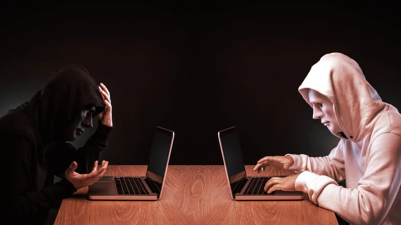 Los hackers de sombrero blanco y los de sombrero negro asumen papeles diferentes. Imagen: Shutterstock