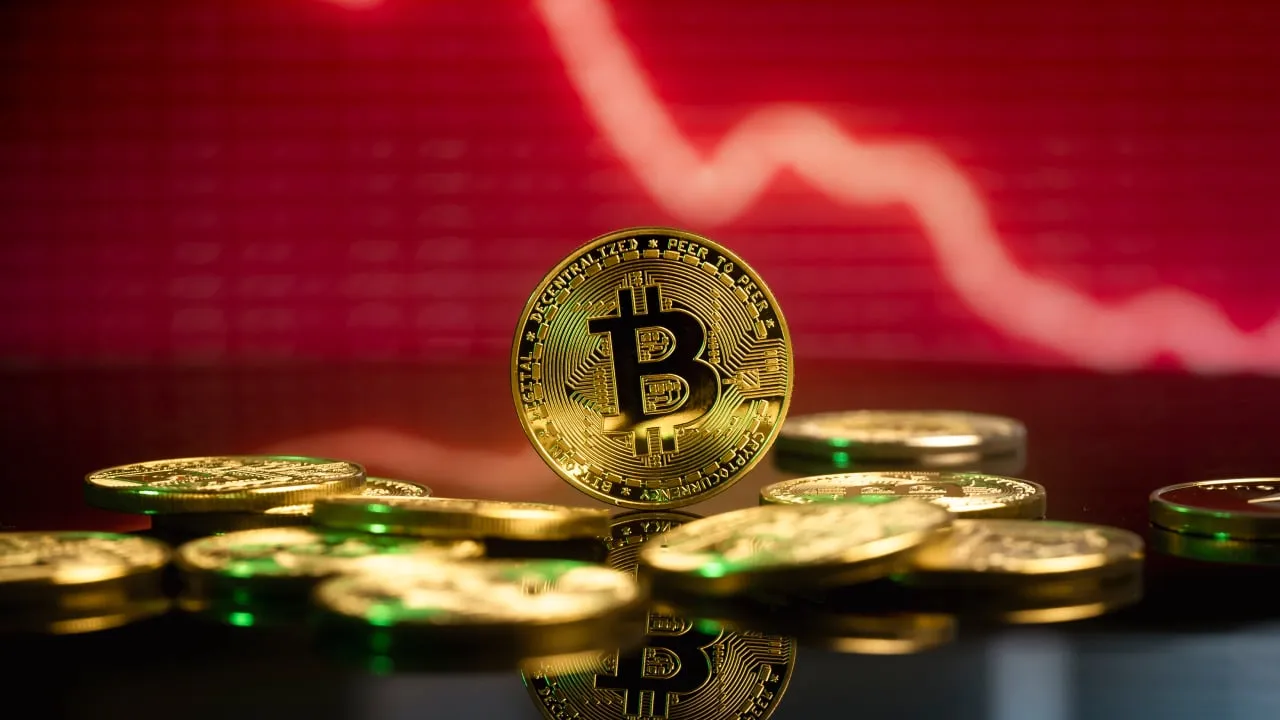 Bitcoin in the red. Image: Shutterstock
