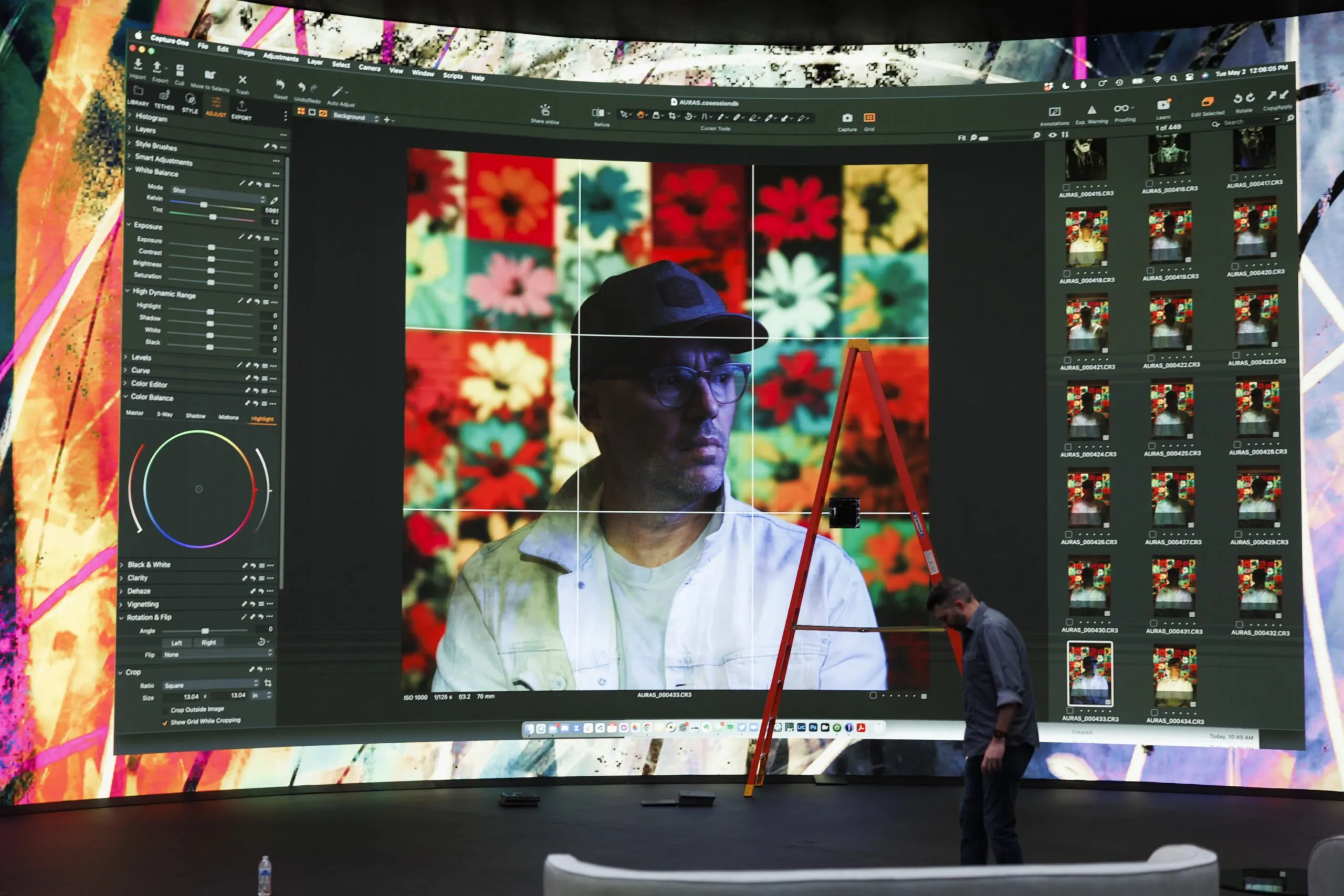 Jeremy Cowart prepares for his live NFT photography event "Auras" in Nashville, Tennessee. Credit: Brett Carlsen for Decrypt