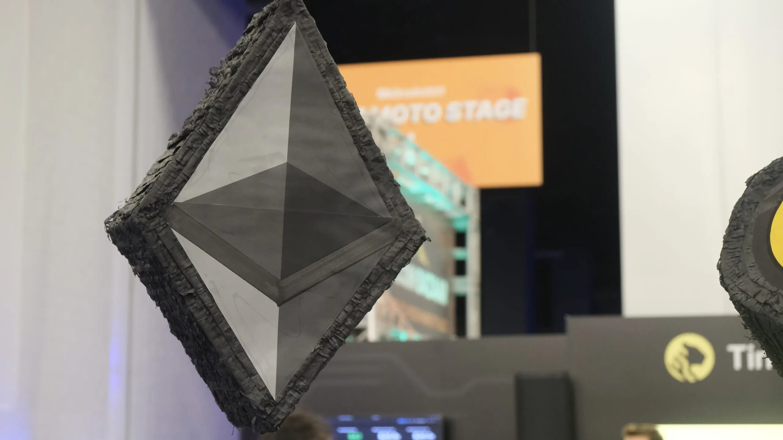 An Ethereum piñata at Bitcoin 2023. Image: André Beganski/Decrypt