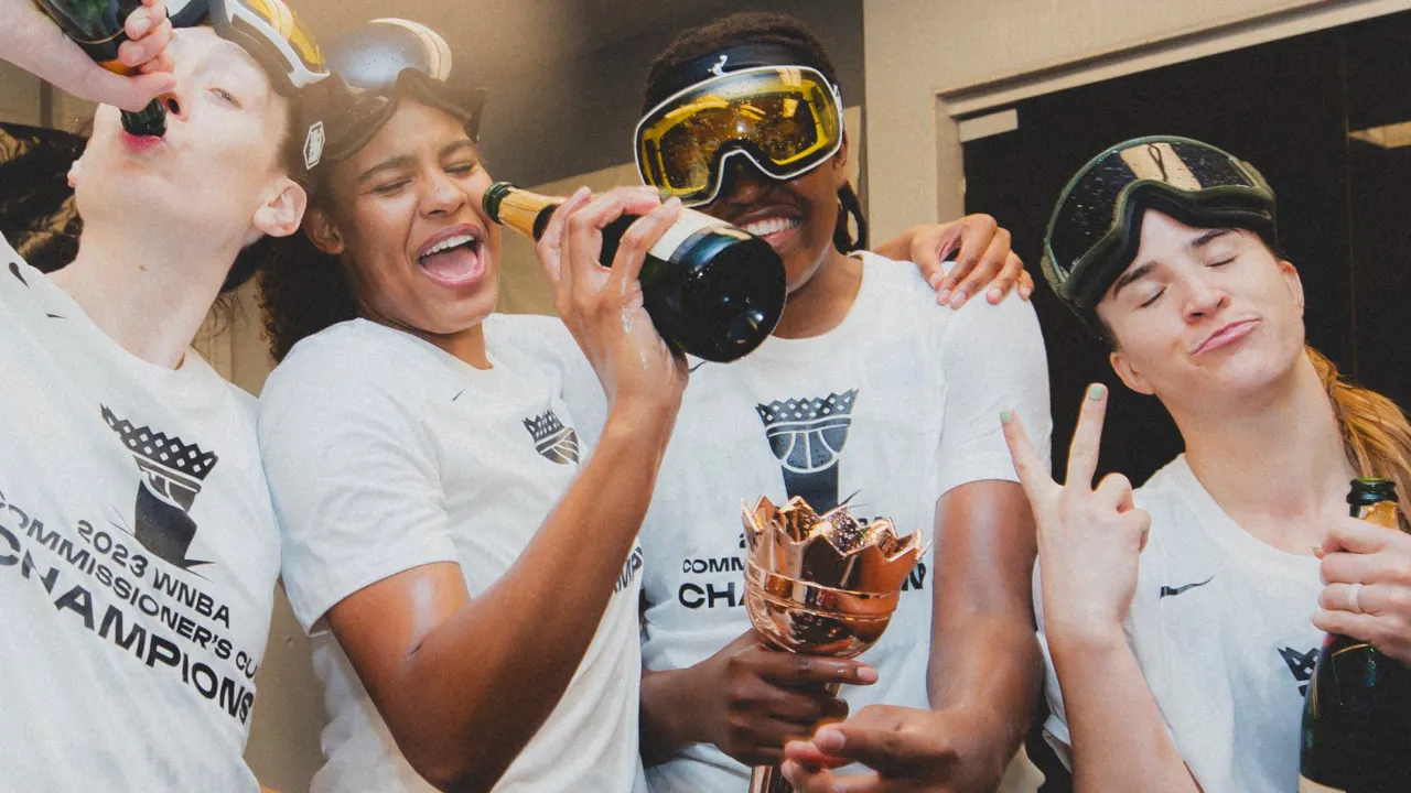 New York Liberty players celebrate their 2023 WNBA Commissioner's Cup Championship win. Image: New York Liberty