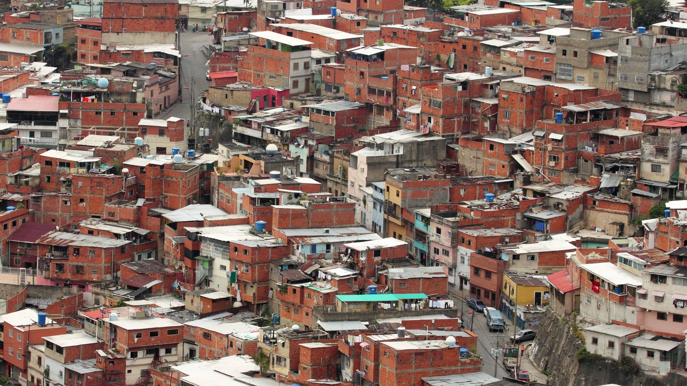 Simple houses or ranchos in Caracas, Venezuela. Ranchos are the forms of informal poor housing that cover the hills surrounding the city. Image: Edgloris Marys/Shutterstock