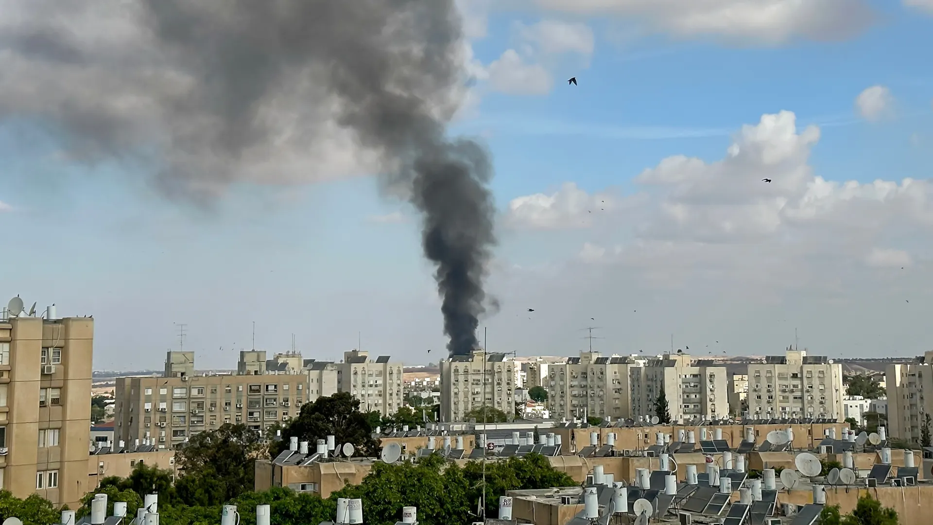 A plume of smoke on Beer Sheva, Israel on October 7, 2023. Image: Shutterstock