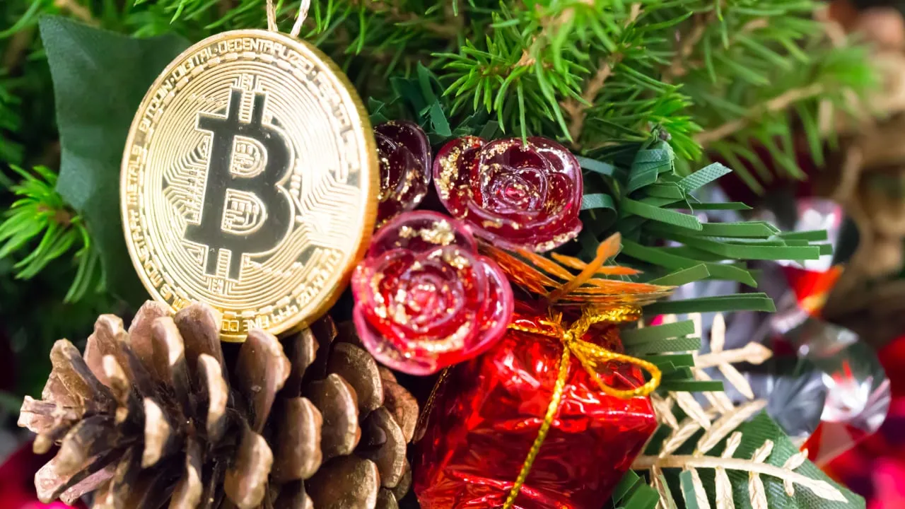 Bitcoin and Christmas. Image: Shutterstock