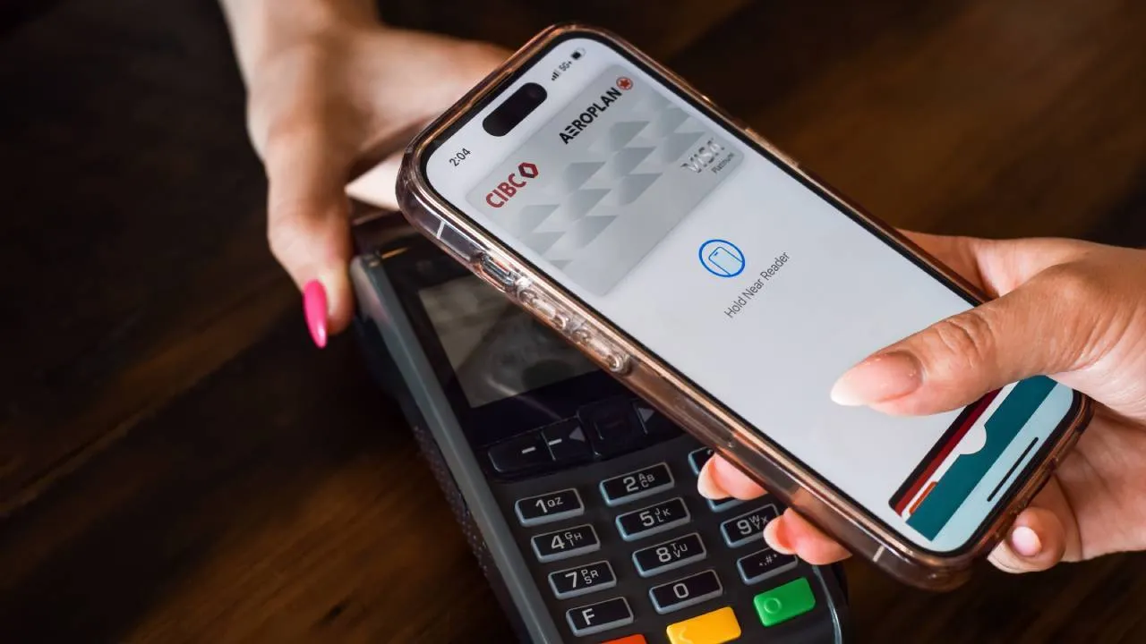 Apple iPhone payment. Image: Shutterstock