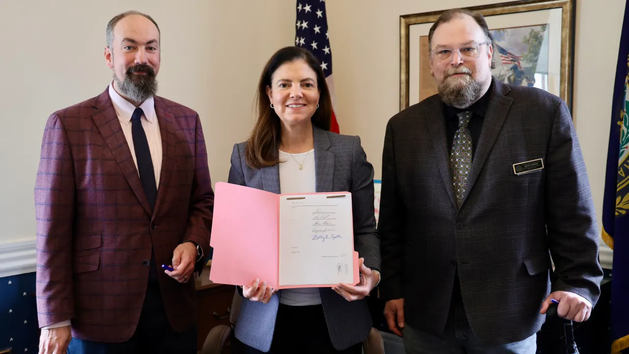 New Hampshire Rep. Jason Osborne, Governor Kelly Ayotte, and Rep. Keith Ammon (from left) with the signed HB 302 bill. Photo: Governor Ayotte on X
