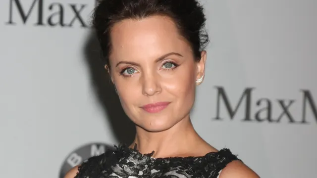 Mena Suvari 因 Gala 电影科幻系列获得艾美奖提名