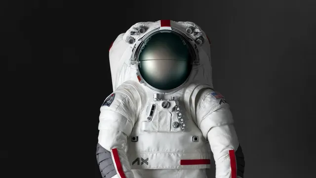 Prada 为 NASA 下一次登月推出未来主义太空服