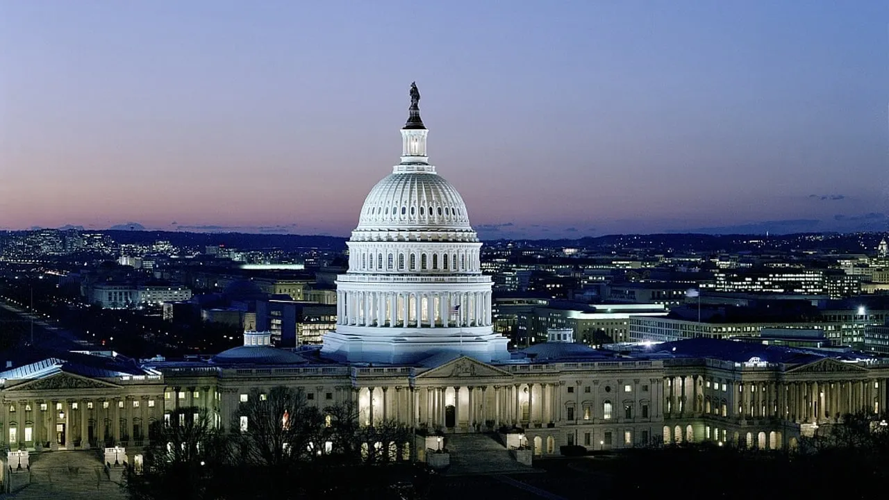 Democrats Propose MEME Act to Restrict Government Officials From Promoting Crypto Tokens
