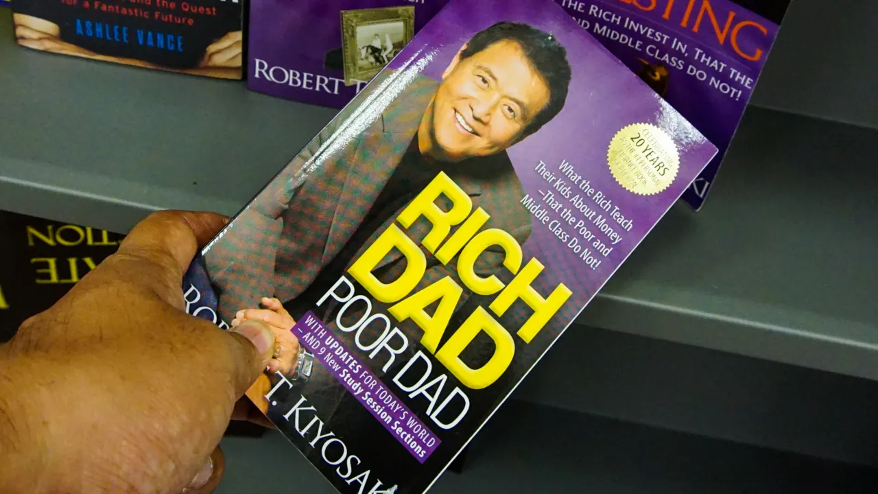 Rich Dad Poor Dad Author Questions Bitcoin Adoption Pace, Advocates Investing in the Asset