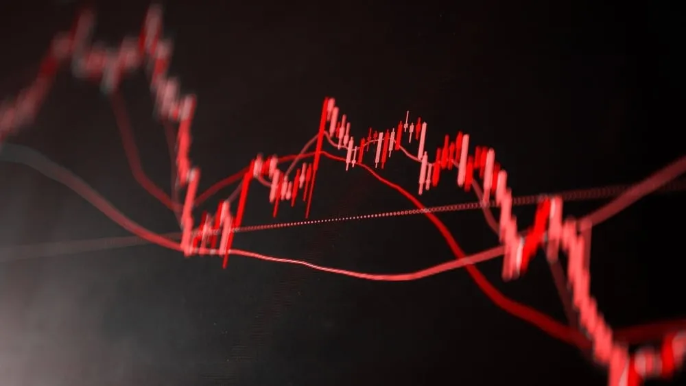 Solana and XRP Lead Altcoin Plunge as Market Dives 5%