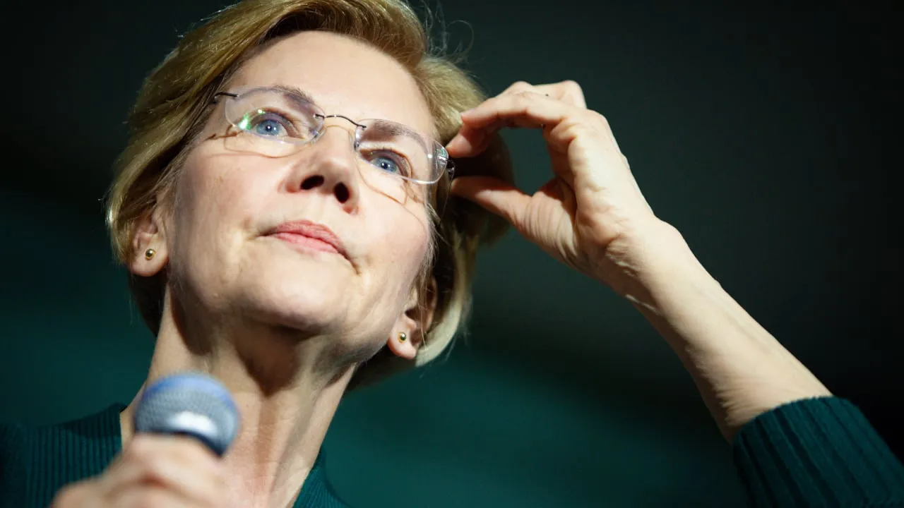 Bitcoin Hater Elizabeth Warren Wants a Big Fed Rate Cut