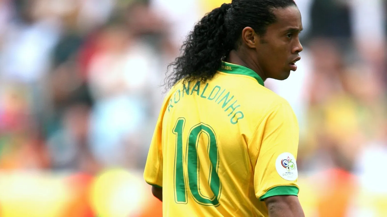 Soccer Legend Ronaldinho's Meme Coin Falls on Insider Trading Claims
